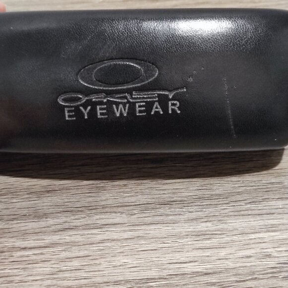 Oakley eyewear glasses case with cleaning cloth black cream - Picture 1 of 9
